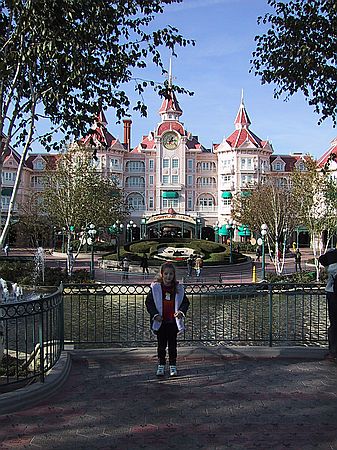 Gemma at Disneyland Paris entrance