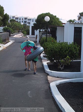 Gemma and Alexander go to the pool<br />Lanzarote